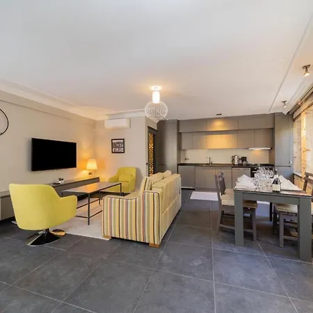 Modern And Fully Furnished Flat In * 安塔利亚