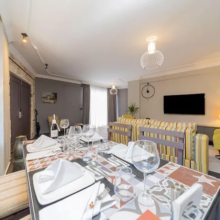 Modern And Fully Furnished Flat In 公寓