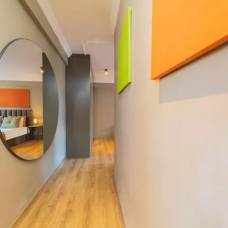 Modern And Fully Furnished Flat In アンタルヤ